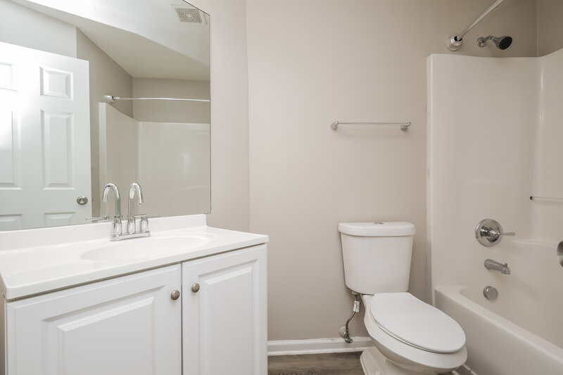 2,245/Mo, 316 Nunnally Dr Stockbridge, GA 30281 Bathroom View 2