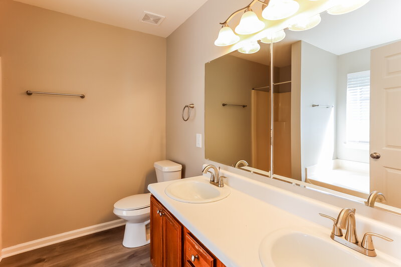 3,010/Mo, 7317 Essex Dr Douglasville, GA 30134 Main Bathroom View