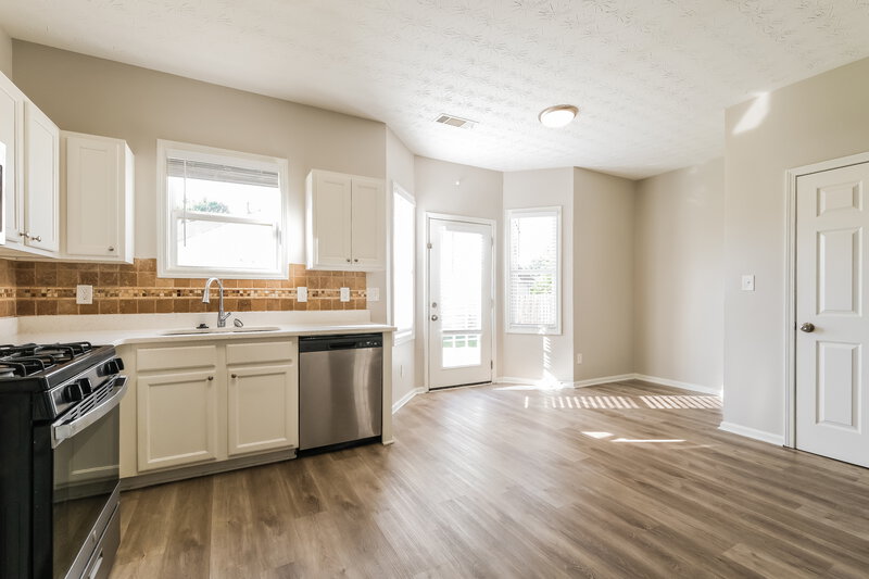 2,030/Mo, 422 Marsh Lake Rd Lawrenceville, GA 30045 Kitchen View 2