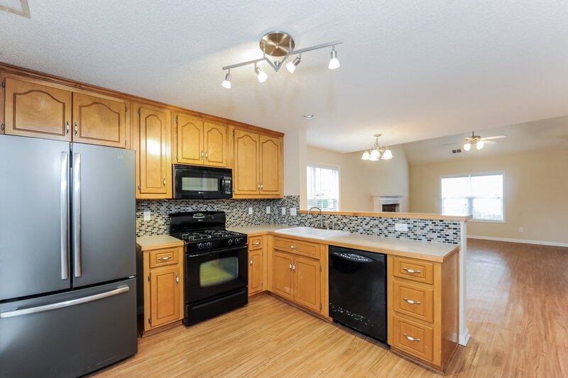2,800/Mo, 216 Mackenzie Ct Canton, GA 30115 Kitchen View
