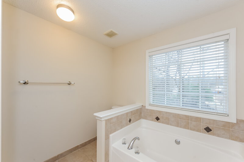 2,800/Mo, 216 Mackenzie Ct Canton, GA 30115 Main Bathroom View