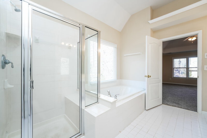 3,540/Mo, 7234 Lake Crossing Stone Mountain, GA 30087 Main Bathroom View 2