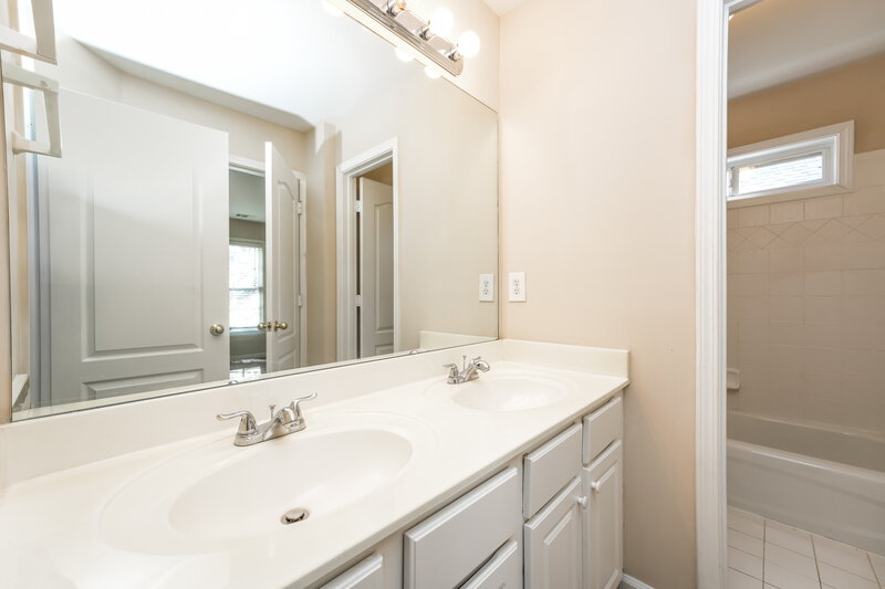 3,540/Mo, 7234 Lake Crossing Stone Mountain, GA 30087 Bathroom View