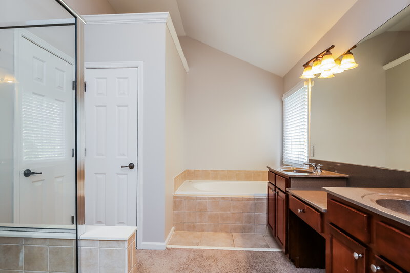 3,750/Mo, 1511 Heathermoor Way Dacula, GA 30019 Main Bathroom View