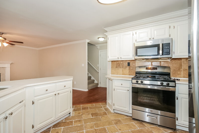 2,490/Mo, 492 Ivey Ct SE Mableton, GA 30126 Kitchen View 2