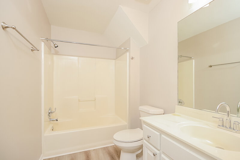 2,490/Mo, 492 Ivey Ct SE Mableton, GA 30126 Bathroom View