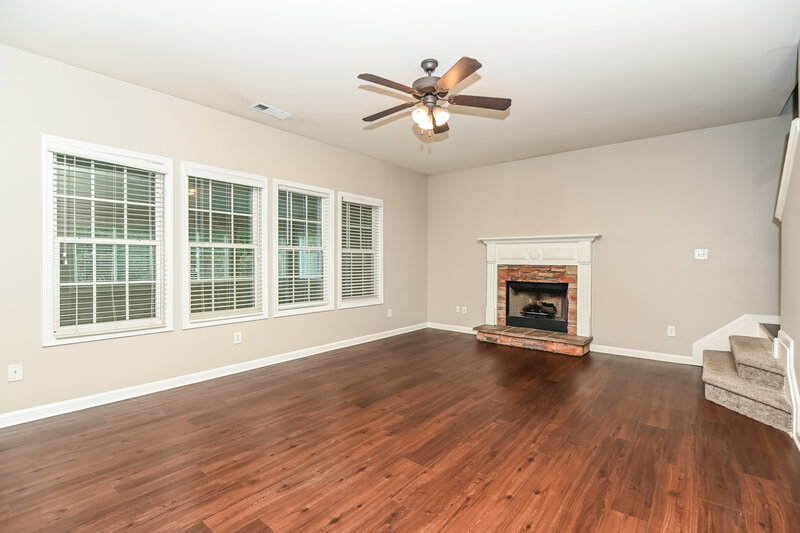2,425/Mo, 300 Nobleman Way Canton, GA 30114 Living Room View 2