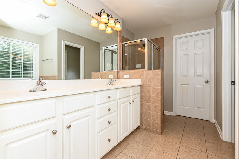 2,425/Mo, 300 Nobleman Way Canton, GA 30114 Main Bathroom View