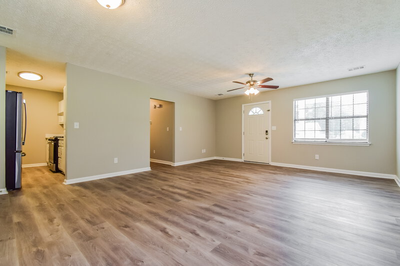 2,360/Mo, 109 Clifford Ct Stockbridge, GA 30281 Living Room View 2