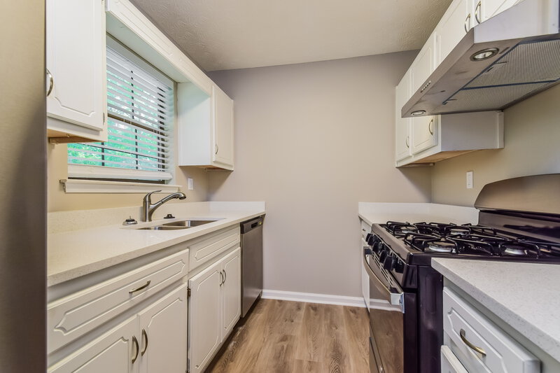 2,360/Mo, 109 Clifford Ct Stockbridge, GA 30281 Kitchen View