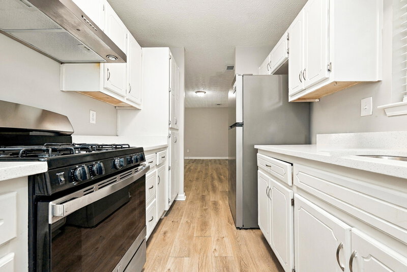 1,670/Mo, 109 Clifford Ct Stockbridge, GA 30281 Kitchen View 2