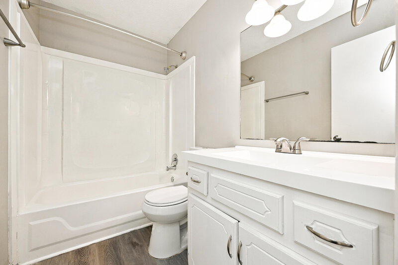 1,670/Mo, 109 Clifford Ct Stockbridge, GA 30281 Bathroom View
