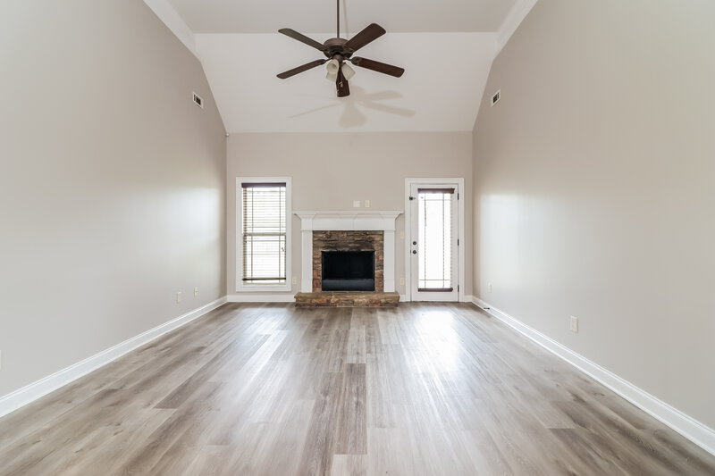 2,195/Mo, 322 Stillwood Dr Newnan, GA 30265 Living Room View 2