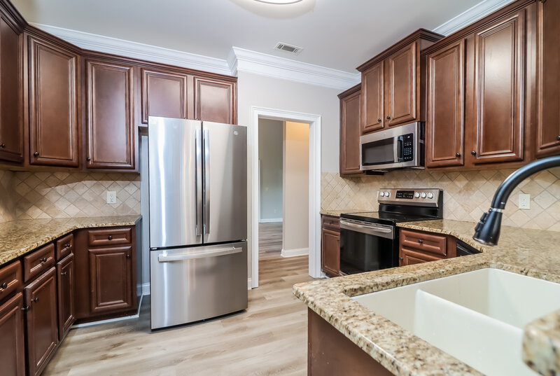 2,195/Mo, 322 Stillwood Dr Newnan, GA 30265 Kitchen View 2