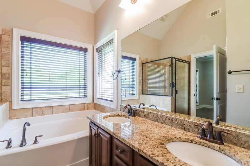 2,195/Mo, 322 Stillwood Dr Newnan, GA 30265 Main Bathroom View