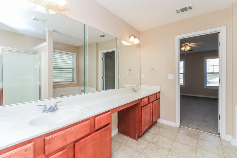 1,920/Mo, 900 Gardenia Curv Canton, GA 30114 Main Bathroom View