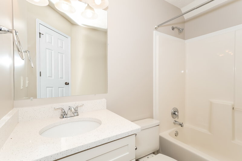2,120/Mo, 236 Vineyard Ridge Dr Griffin, GA 30223 Main Bathroom View
