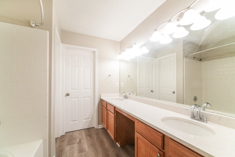 3,010/Mo, 1622 Woodsford Rd NW Kennesaw, GA 30152 Main Bathroom View