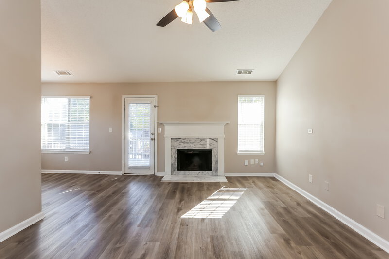 2,150/Mo, 214 Stallion Trl Riverdale, GA 30274 Living Room View