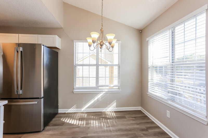 2,150/Mo, 214 Stallion Trl Riverdale, GA 30274 Dining Room View