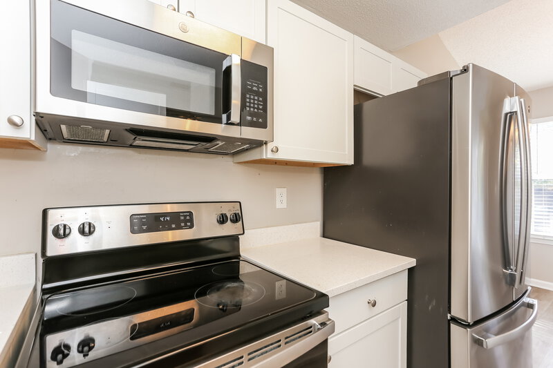 2,150/Mo, 214 Stallion Trl Riverdale, GA 30274 Kitchen View 2