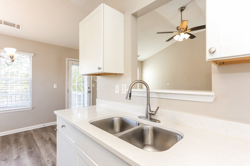 2,150/Mo, 214 Stallion Trl Riverdale, GA 30274 Kitchen View 3