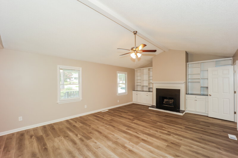 1,825/Mo, 1604 Carriage Hills Dr Griffin, GA 30224 Living Room View 2