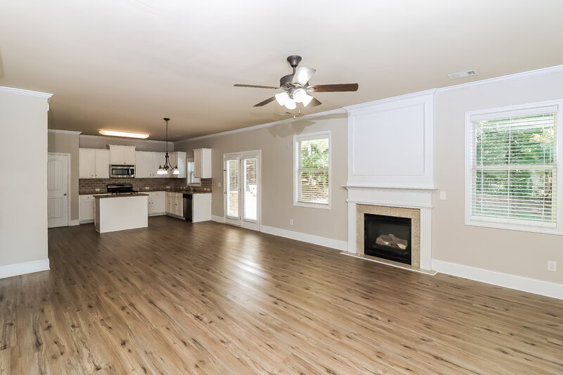 2,160/Mo, 5204 Centennial Hill Dr NW Acworth, GA 30102 Living Room View 2