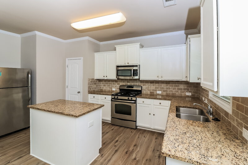 2,160/Mo, 5204 Centennial Hill Dr NW Acworth, GA 30102 Kitchen View 2