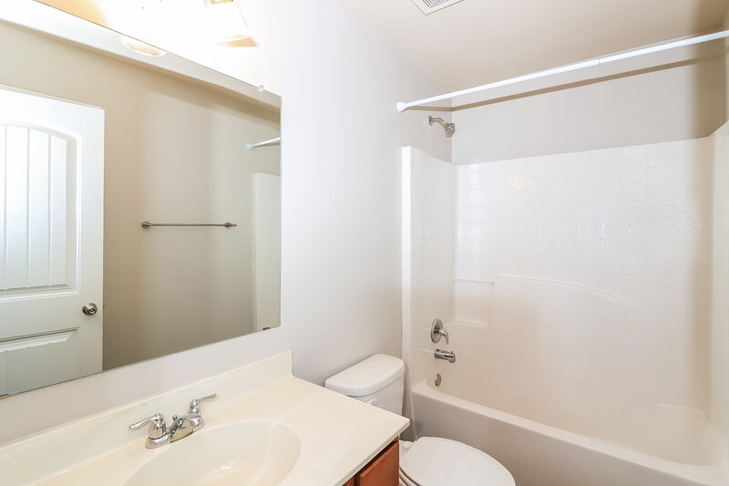 2,160/Mo, 5204 Centennial Hill Dr NW Acworth, GA 30102 Bathroom View