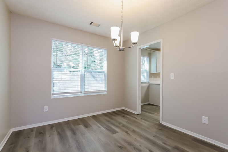 0/Mo, 595 Indian Mill Ct Alpharetta, GA 30022 Dining Room View