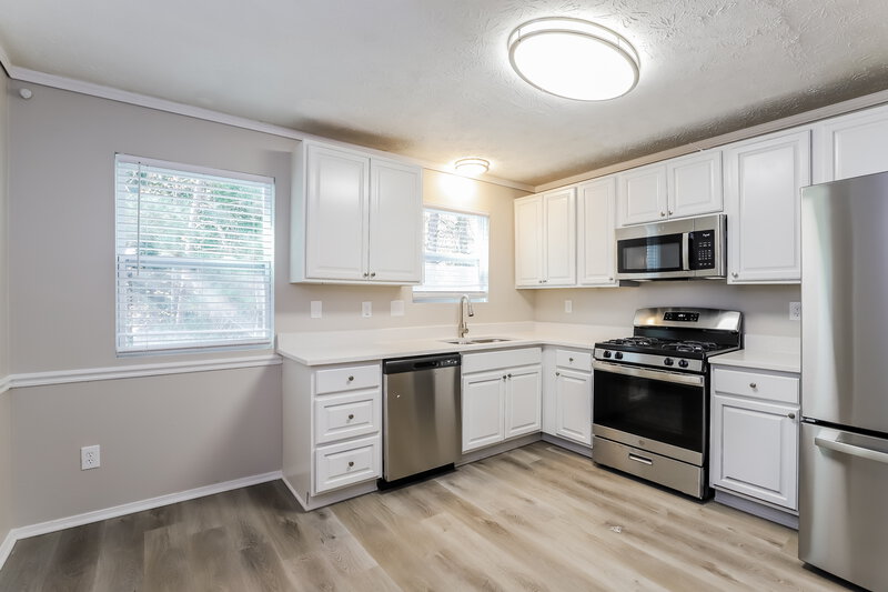 0/Mo, 595 Indian Mill Ct Alpharetta, GA 30022 Kitchen View 2