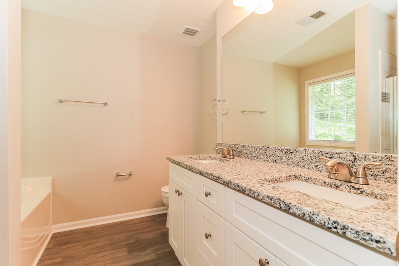 1,880/Mo, 22 Mountain Ct Dallas, GA 30132 Main Bathroom View