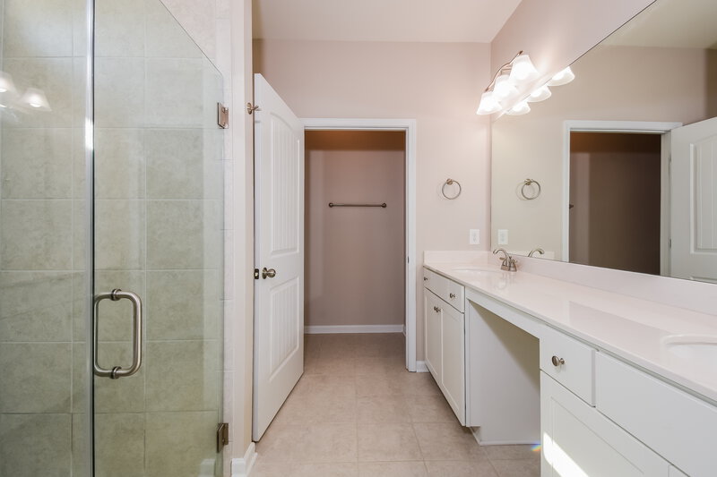 2,270/Mo, 15 Keystone Ln Adairsville, GA 30103 Main Bathroom View