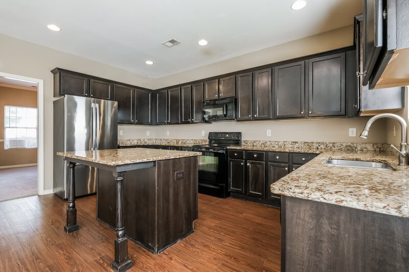 2,135/Mo, 1088 Sandy Bank Ct Auburn, GA 30011 Kitchen View