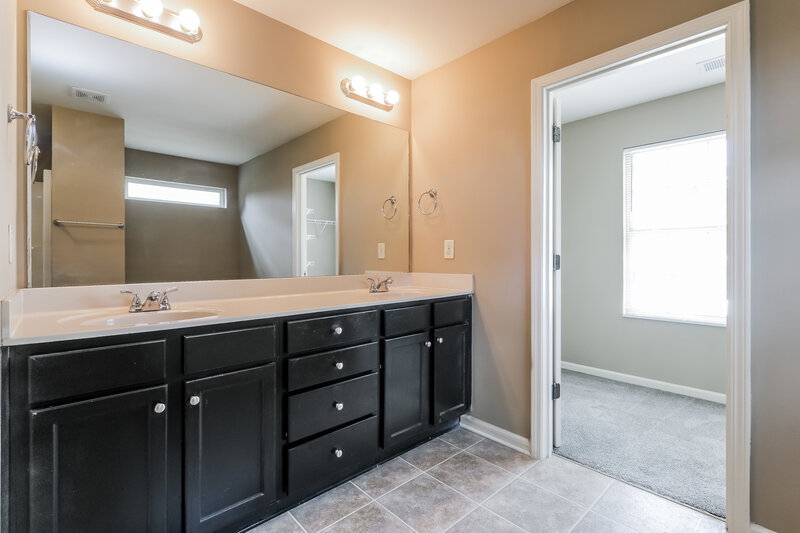 2,135/Mo, 1088 Sandy Bank Ct Auburn, GA 30011 Main Bathroom View