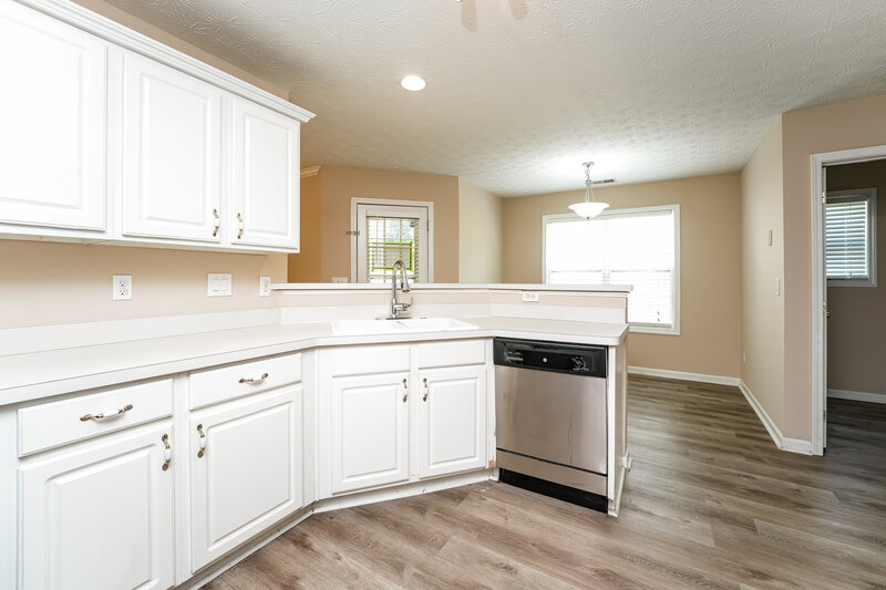 2,270/Mo, 830 Georgian Hills Dr Lawrenceville, GA 30045 Kitchen View 2