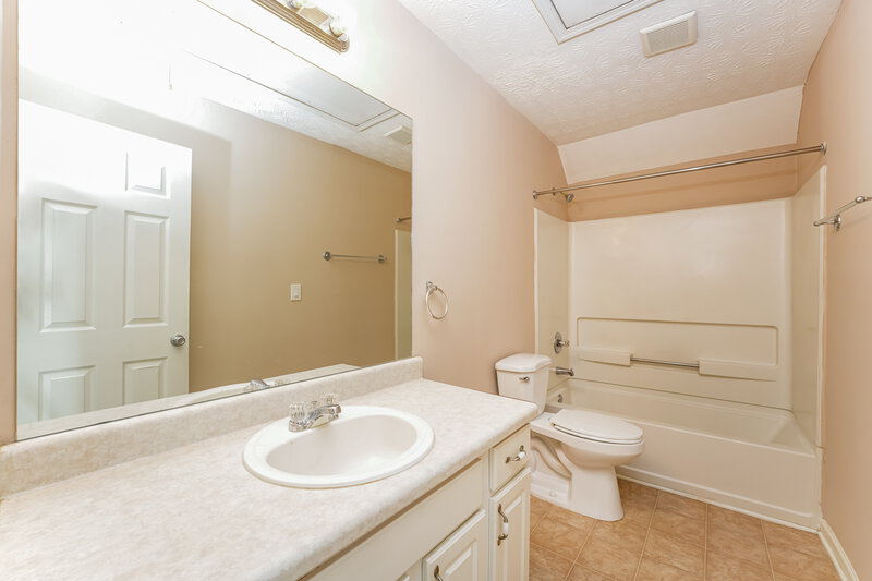2,270/Mo, 830 Georgian Hills Dr Lawrenceville, GA 30045 Bathroom View