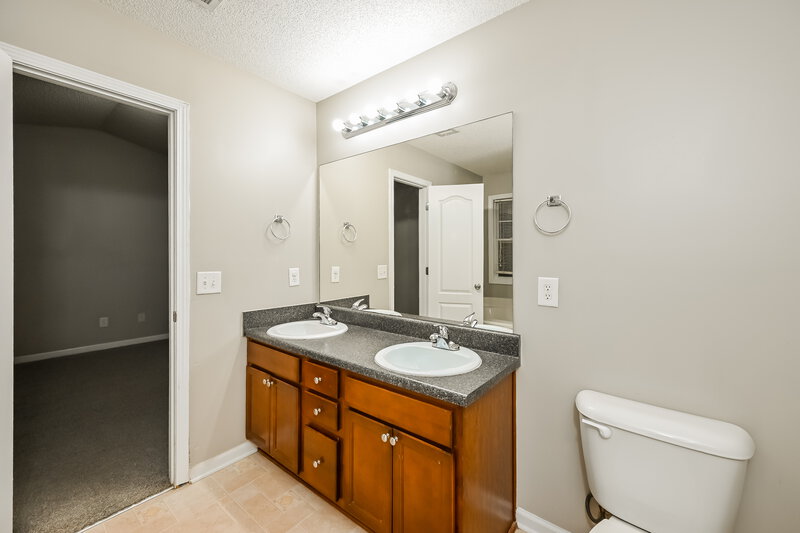 1,940/Mo, 2120 Crown Park Dr Winder, GA 30680 Main Bathroom View