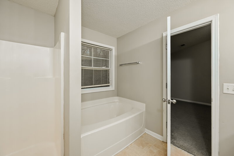 1,940/Mo, 2120 Crown Park Dr Winder, GA 30680 Main Bathroom View 2