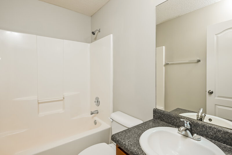 1,940/Mo, 2120 Crown Park Dr Winder, GA 30680 Bathroom View