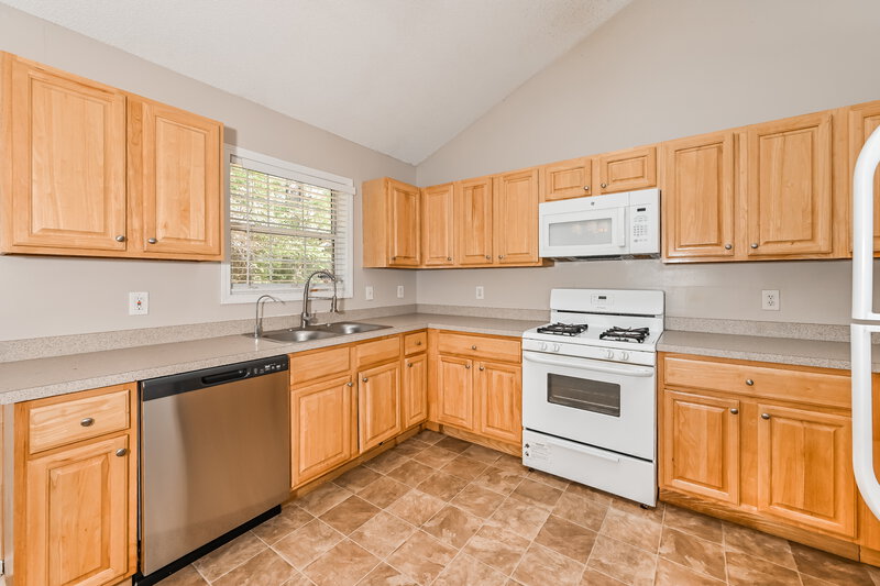 2,275/Mo, 335 Shadetree Ln Lawrenceville, GA 30044 Kitchen View