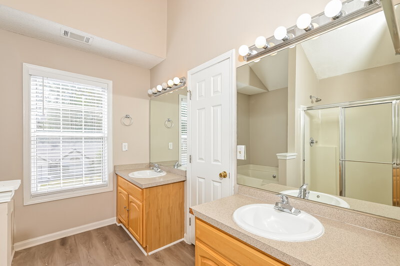 2,275/Mo, 335 Shadetree Ln Lawrenceville, GA 30044 Main Bathroom View