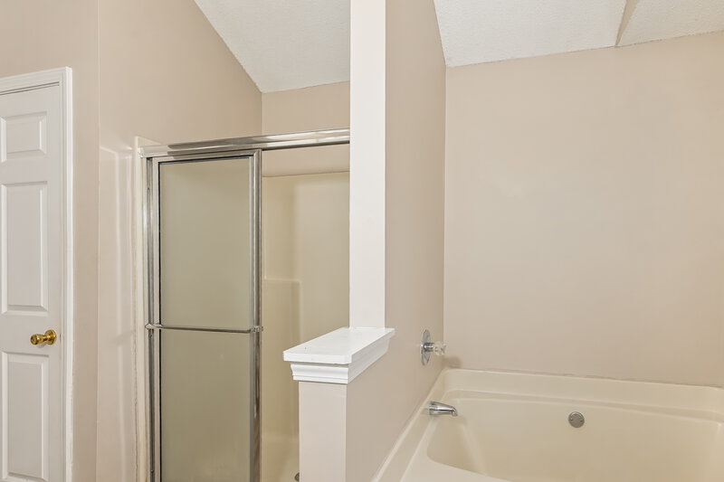 2,275/Mo, 335 Shadetree Ln Lawrenceville, GA 30044 Main Bathroom View 2
