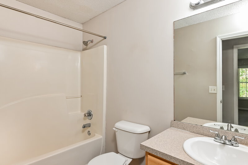 2,275/Mo, 335 Shadetree Ln Lawrenceville, GA 30044 Bathroom View