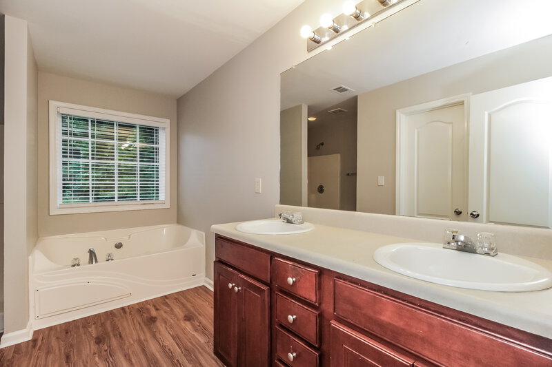 3,600/Mo, 2590 Harrison Mill Dr Douglasville, GA 30135 Main Bathroom View