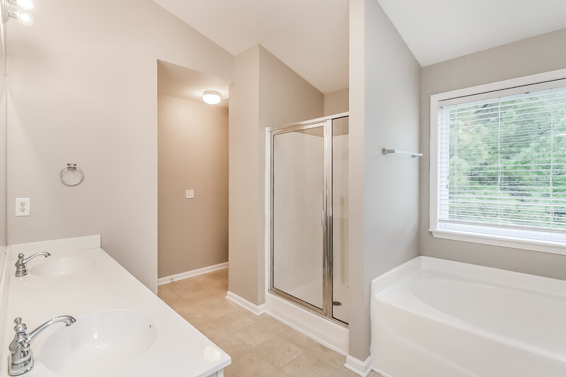 2,900/Mo, 5212 Inverness Ct Douglasville, GA 30135 Main Bathroom View