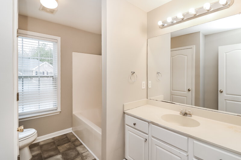2,900/Mo, 5212 Inverness Ct Douglasville, GA 30135 Main Bathroom View 2