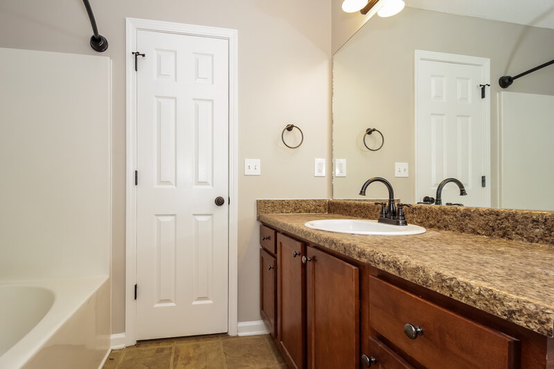 1,795/Mo, 526 Firethorn Ct Villa Rica, GA 30180 Bathroom View 2