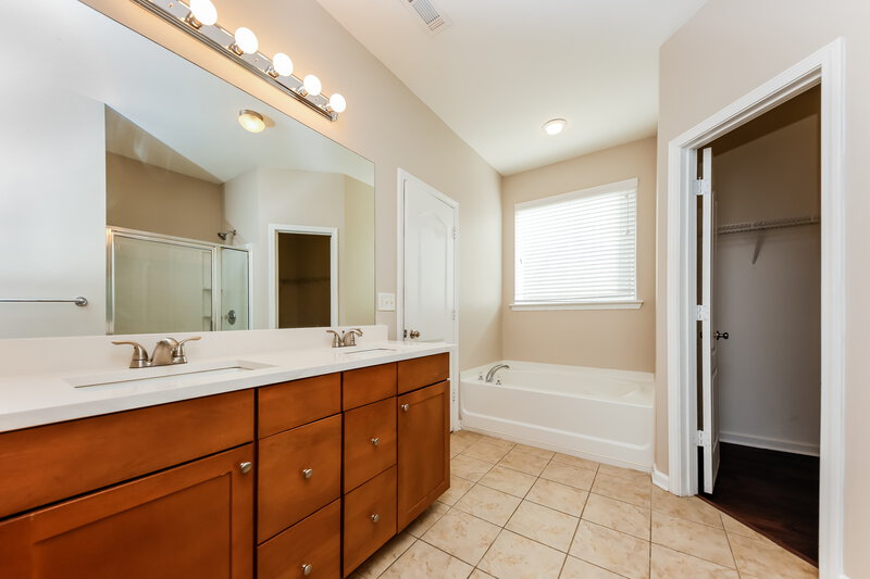 2,660/Mo, 4550 Black Hills Dr NW Acworth, GA 30101 Main Bathroom View 2